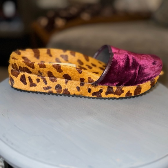 Naked Feet leopard print cow hair burgundy velvet closed platform mule size 5.5 - Picture 9 of 10